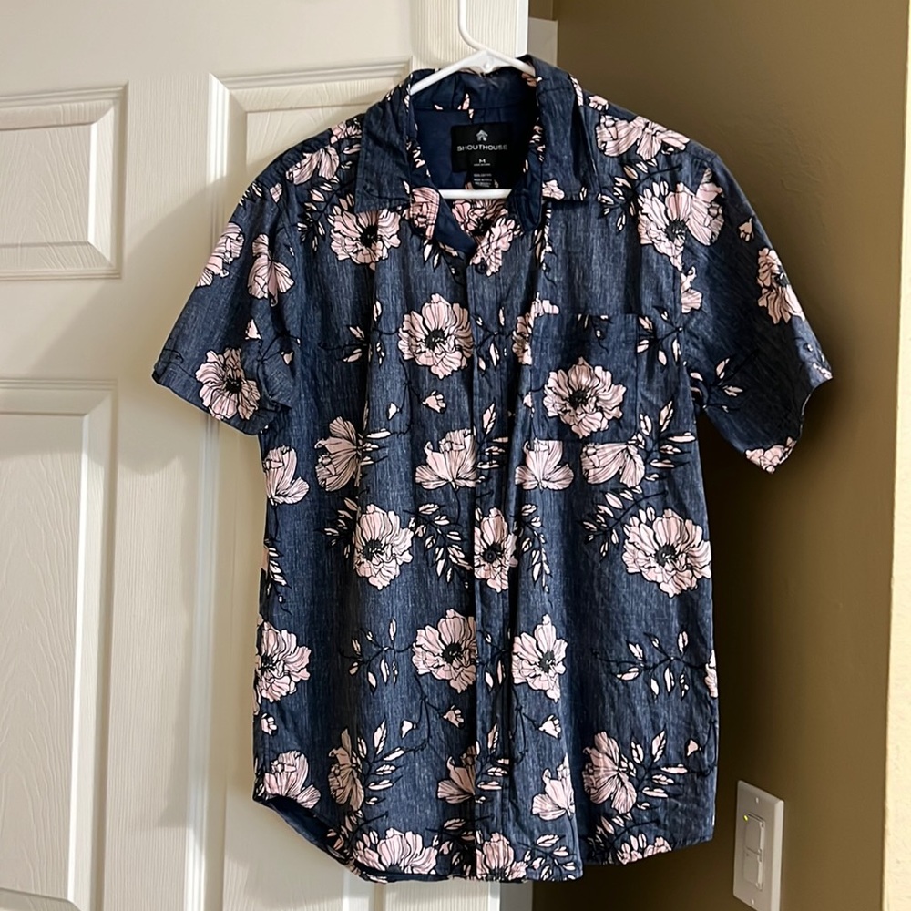 Men’s medium button down shirt with pocket